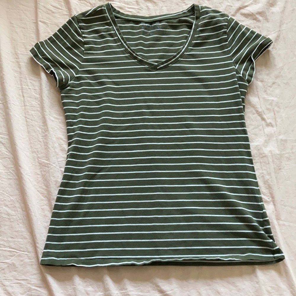 Simply Styled medium V neck shirt